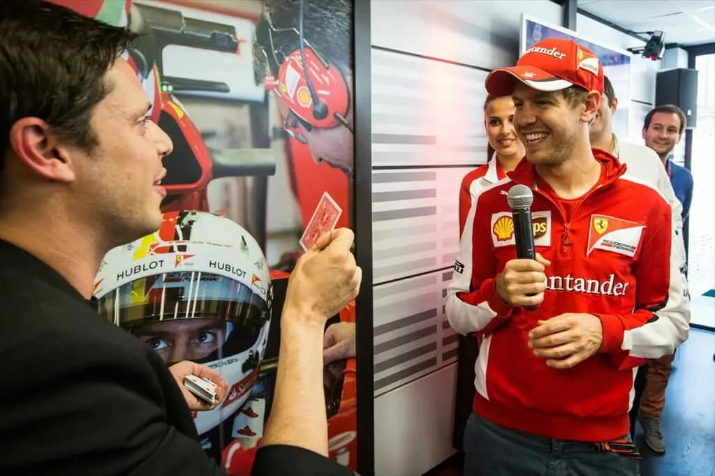 Pepo Capel con Sebastian Vettel en el Paddock Club de Ferrari · Gran Premio de Fórmula 1